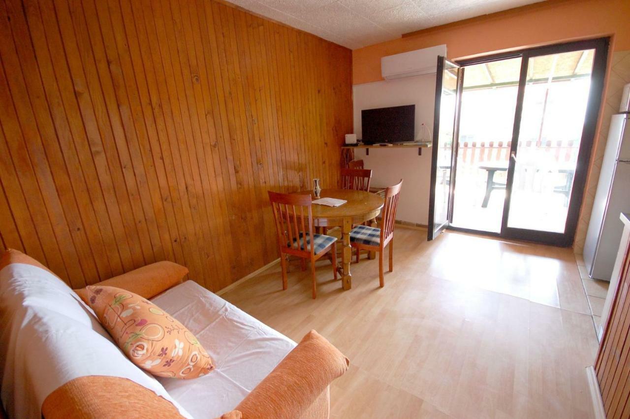 Apartments Juric By El-Pi Tours Njivice Eksteriør bilde